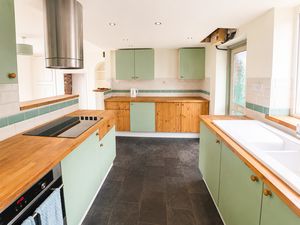 Kitchen- click for photo gallery